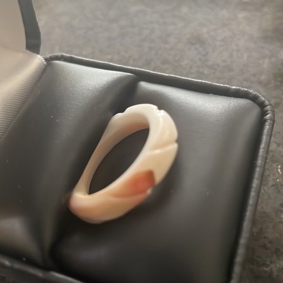 Carved Shell Ring - Picture 4 of 5
